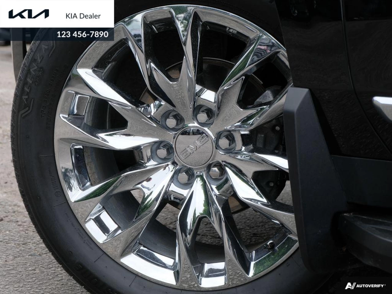 2021 GMC Yukon Denali Main Image