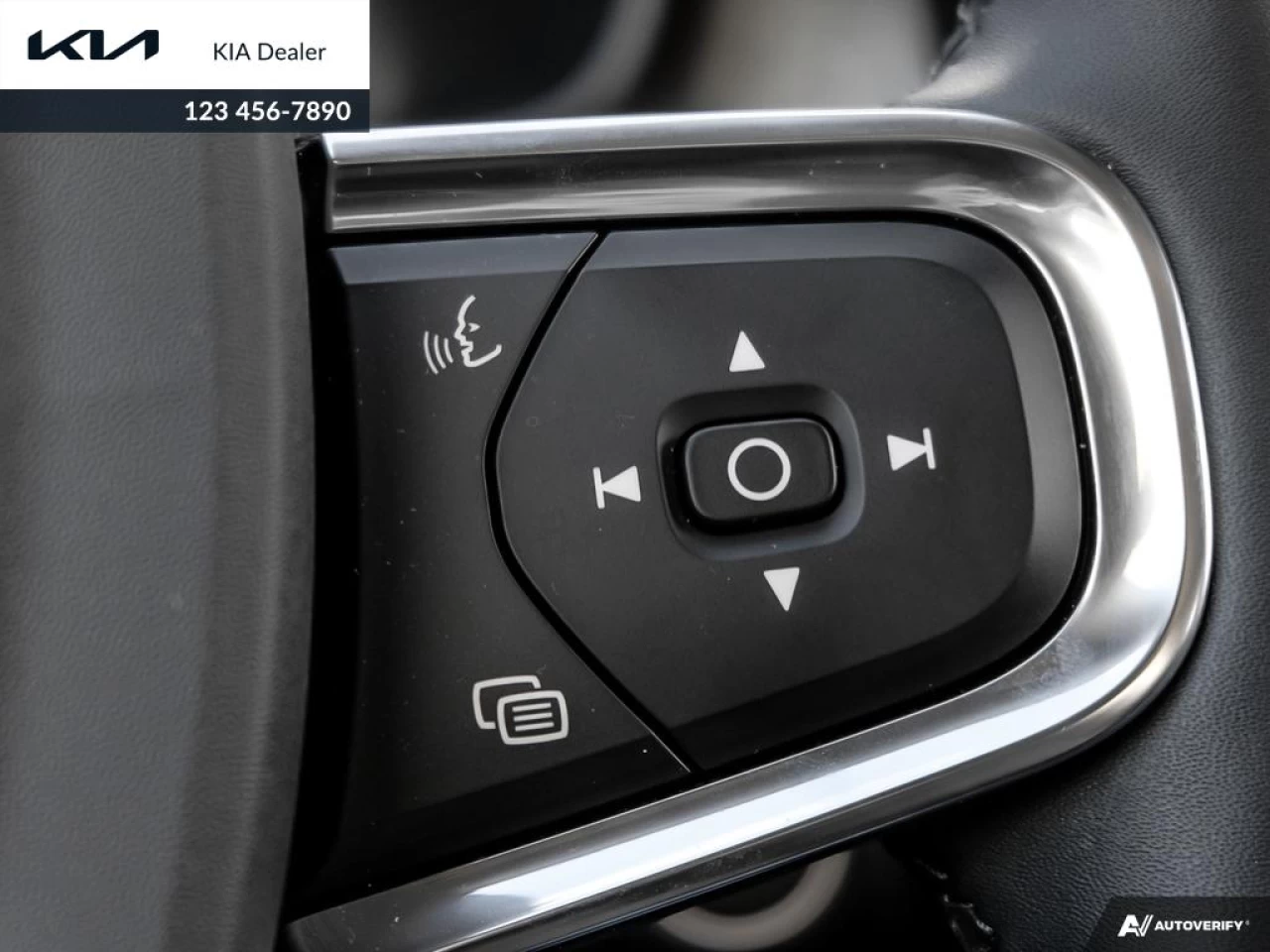 2022 Volvo XC40 T5 Inscription Main Image