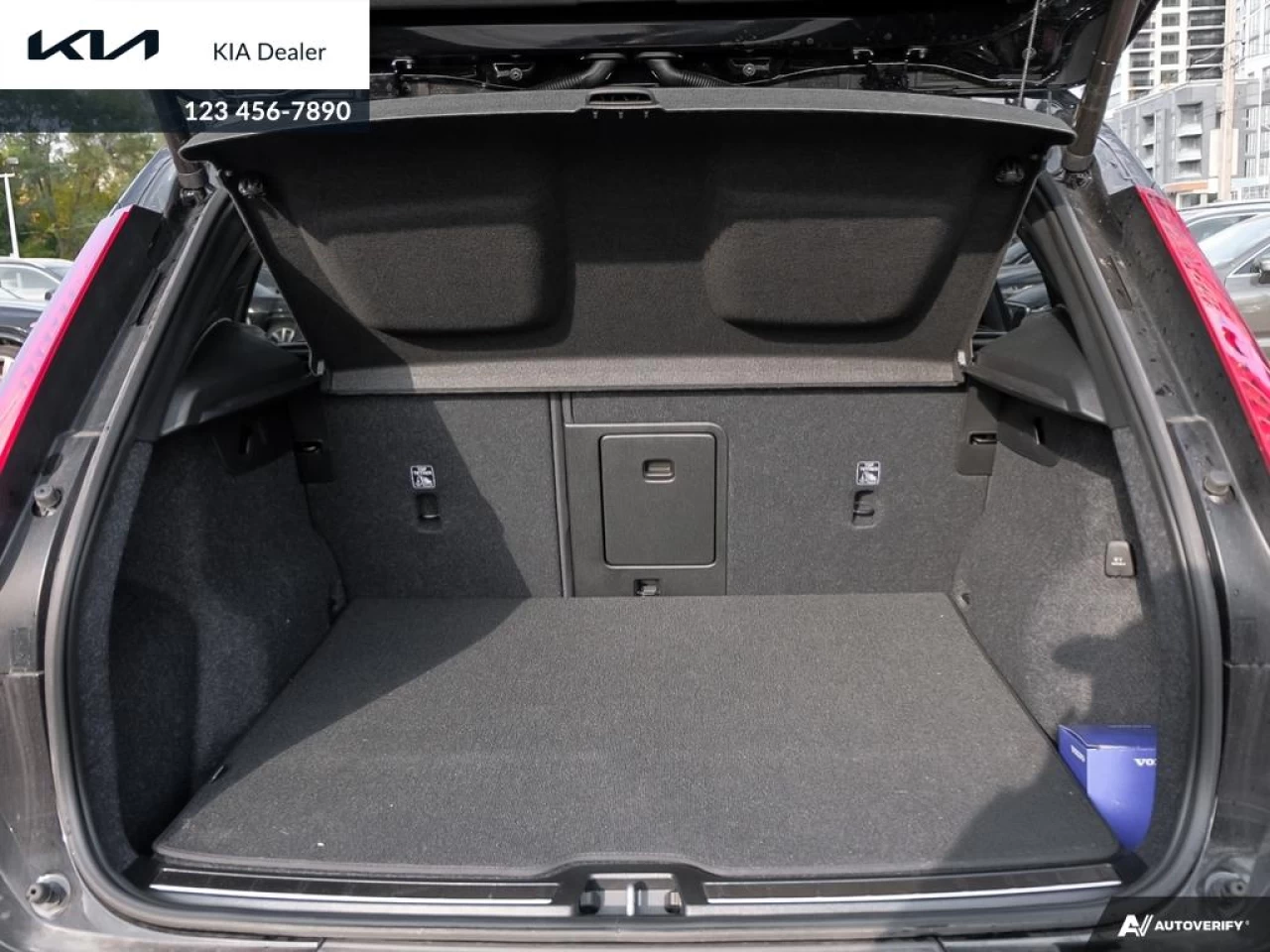 2022 Volvo XC40 T5 Inscription Main Image
