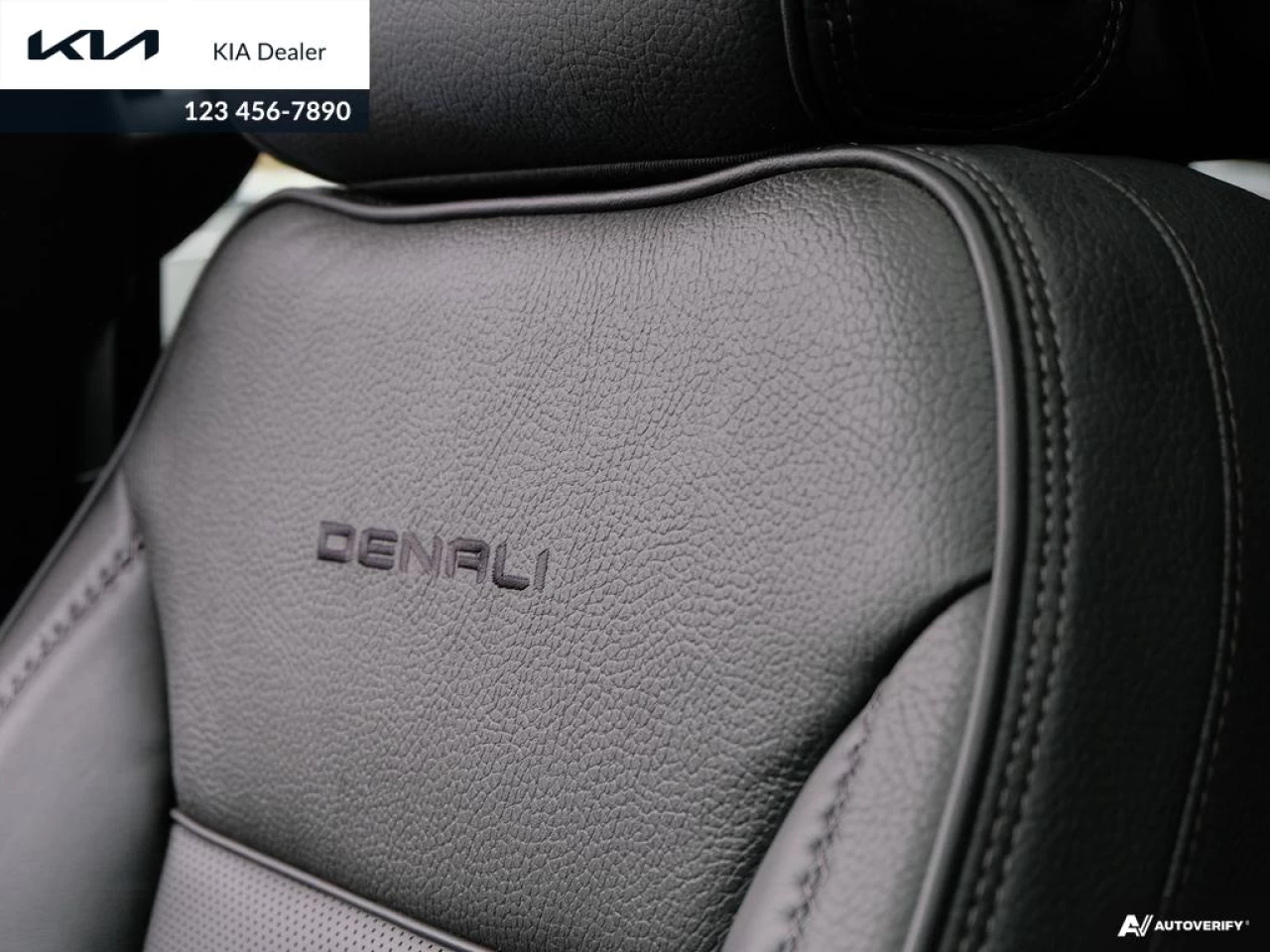 2021 GMC Yukon Denali Main Image
